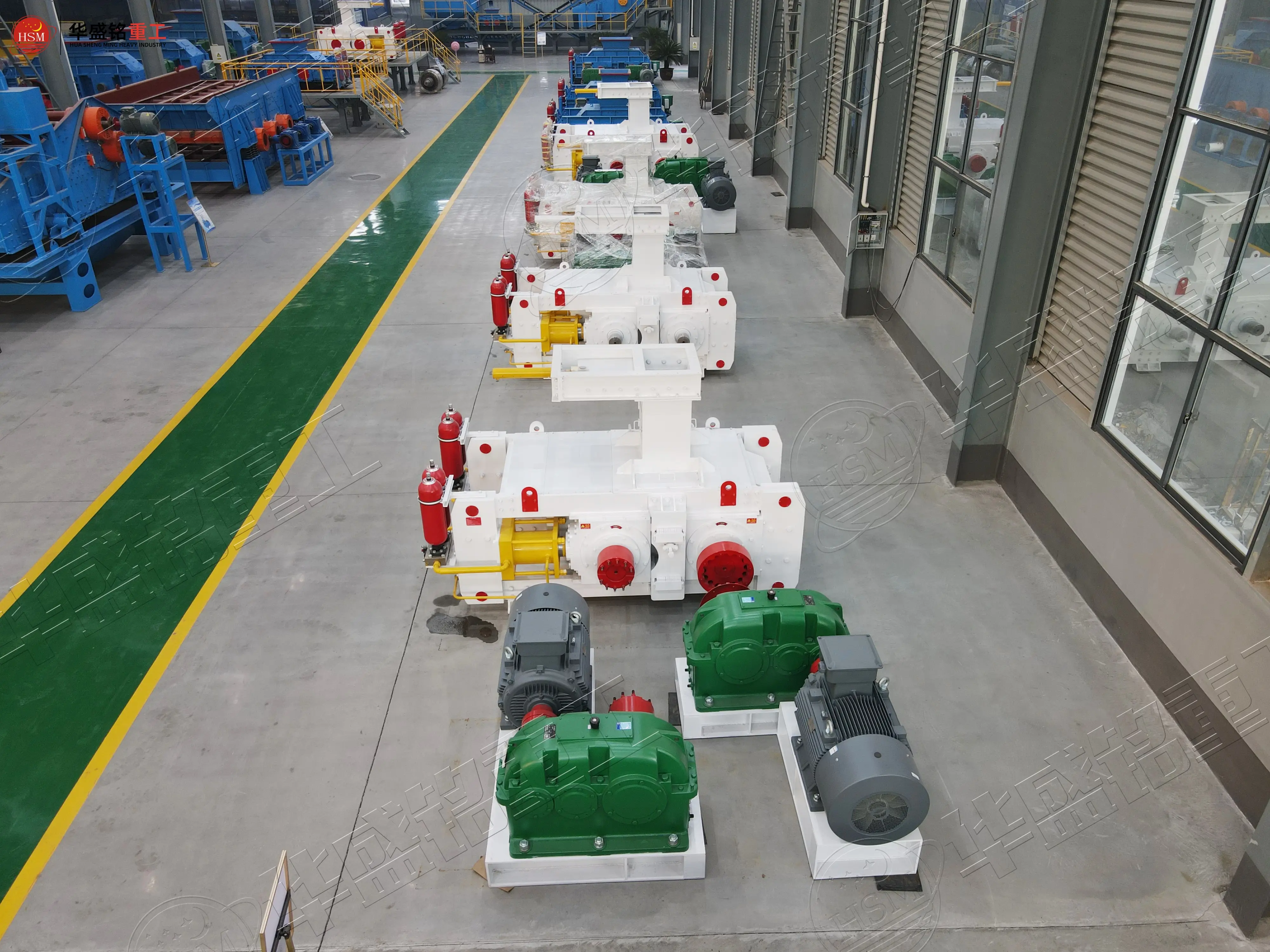 選礦廠設備更新選什么？高壓輥磨機智能控制系統(tǒng)，操作簡單運行平穩(wěn)！